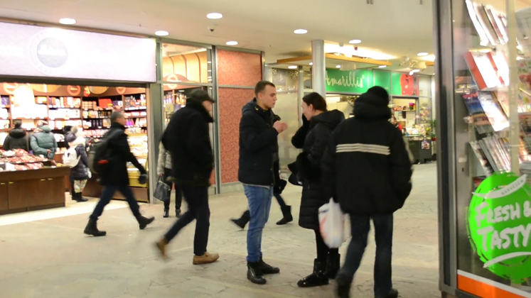 Still large bot first scene zu folie 9